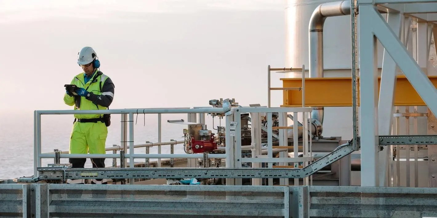 Equinor employee on the Johan Sverdrup field in the North Sea; Credit: Ole Jørgen Bratland/Equinor