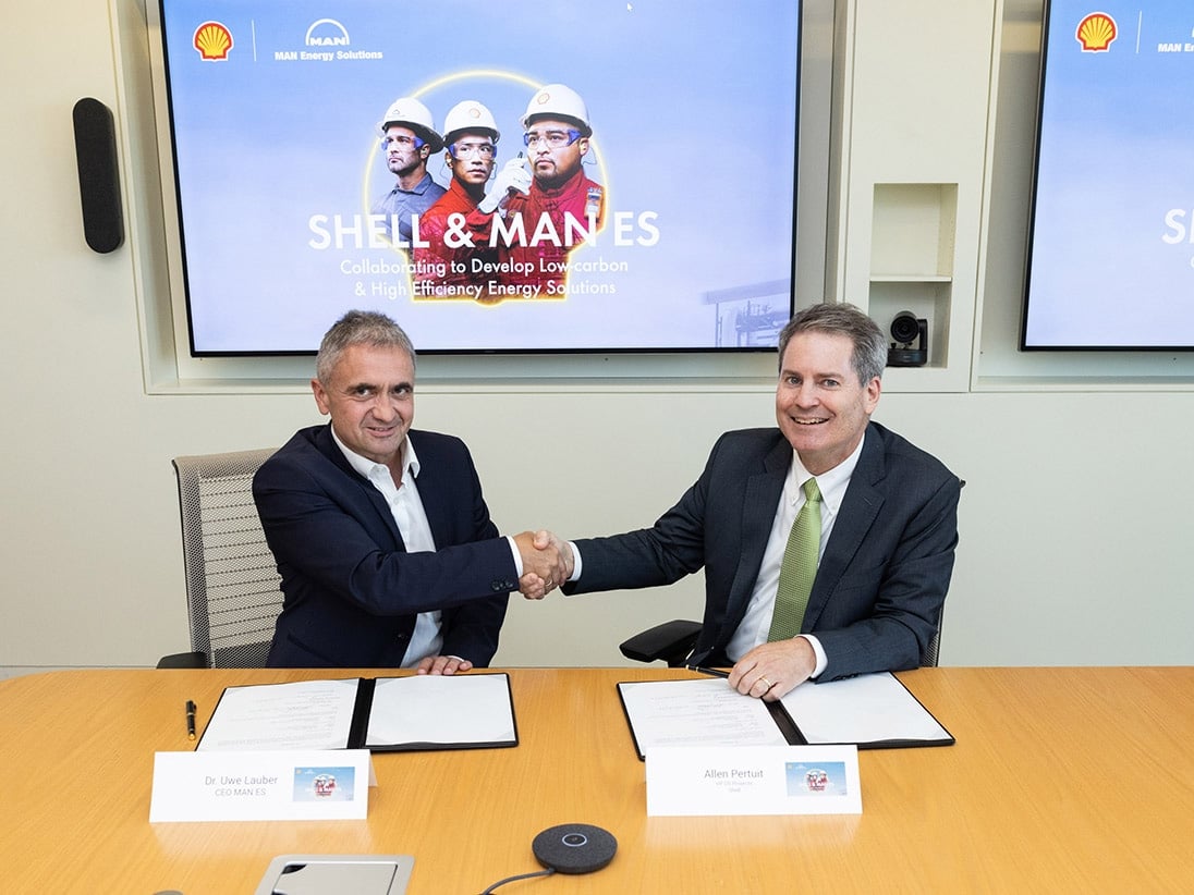 Dr Uwe Lauber, CEO of MAN Energy Solutions, and Allen Pertuit, Vice President Downstream Projects at Shell, in Houston, Texas; Source: MAN Energy Solutions